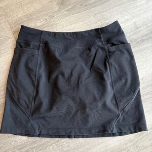 Athleta Black workout skirt with shorts size Large
